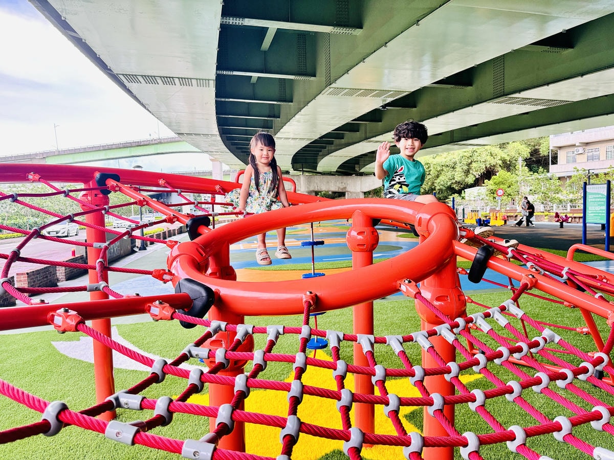 ★苗栗親子景點推薦★超好玩『頭份滑步車公園』全新大改造,S型 ★苗栗親子景點推薦★超好玩『頭份滑步車公園』全新大改造,S型