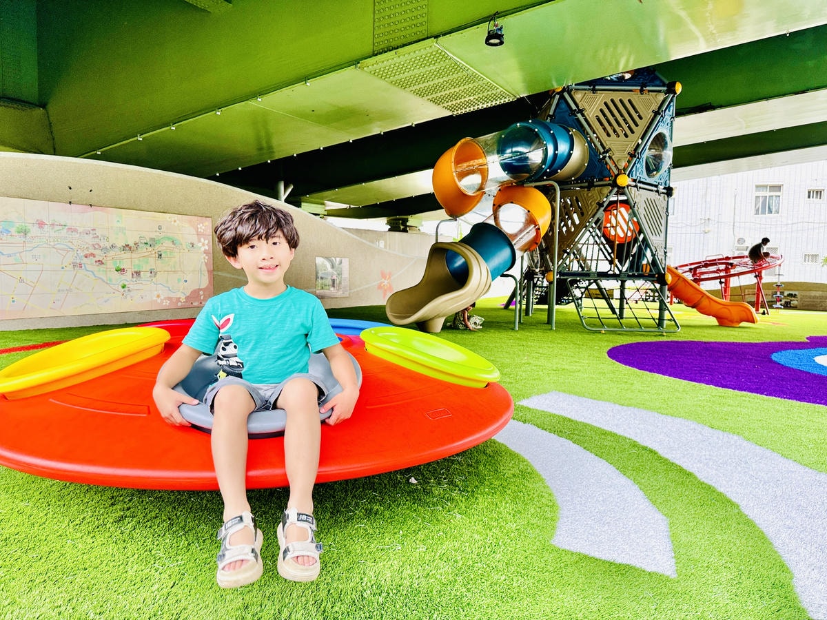 ★苗栗親子景點推薦★超好玩『頭份滑步車公園』全新大改造,S型 ★苗栗親子景點推薦★超好玩『頭份滑步車公園』全新大改造,S型