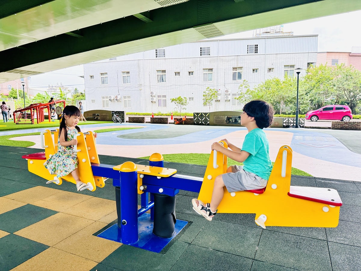 ★苗栗親子景點推薦★超好玩『頭份滑步車公園』全新大改造,S型 ★苗栗親子景點推薦★超好玩『頭份滑步車公園』全新大改造,S型