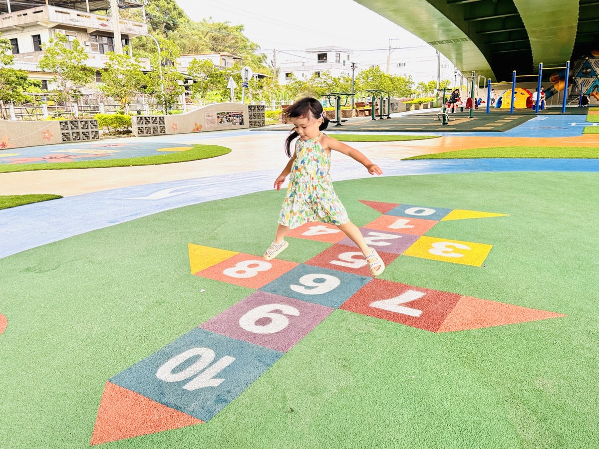 ★苗栗親子景點推薦★超好玩『頭份滑步車公園』全新大改造,S型 ★苗栗親子景點推薦★超好玩『頭份滑步車公園』全新大改造,S型
