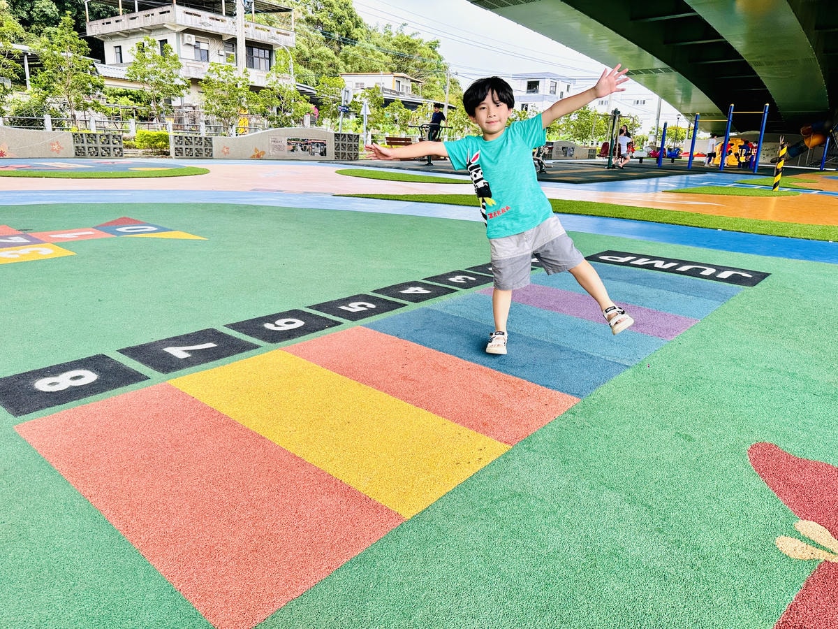 ★苗栗親子景點推薦★超好玩『頭份滑步車公園』全新大改造,S型 ★苗栗親子景點推薦★超好玩『頭份滑步車公園』全新大改造,S型