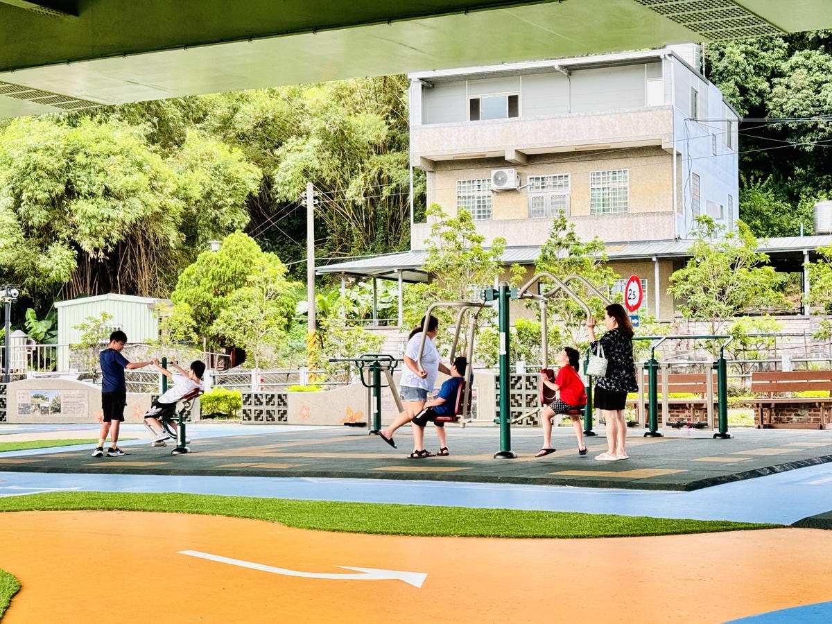 ★苗栗親子景點推薦★超好玩『頭份滑步車公園』全新大改造,S型 ★苗栗親子景點推薦★超好玩『頭份滑步車公園』全新大改造,S型