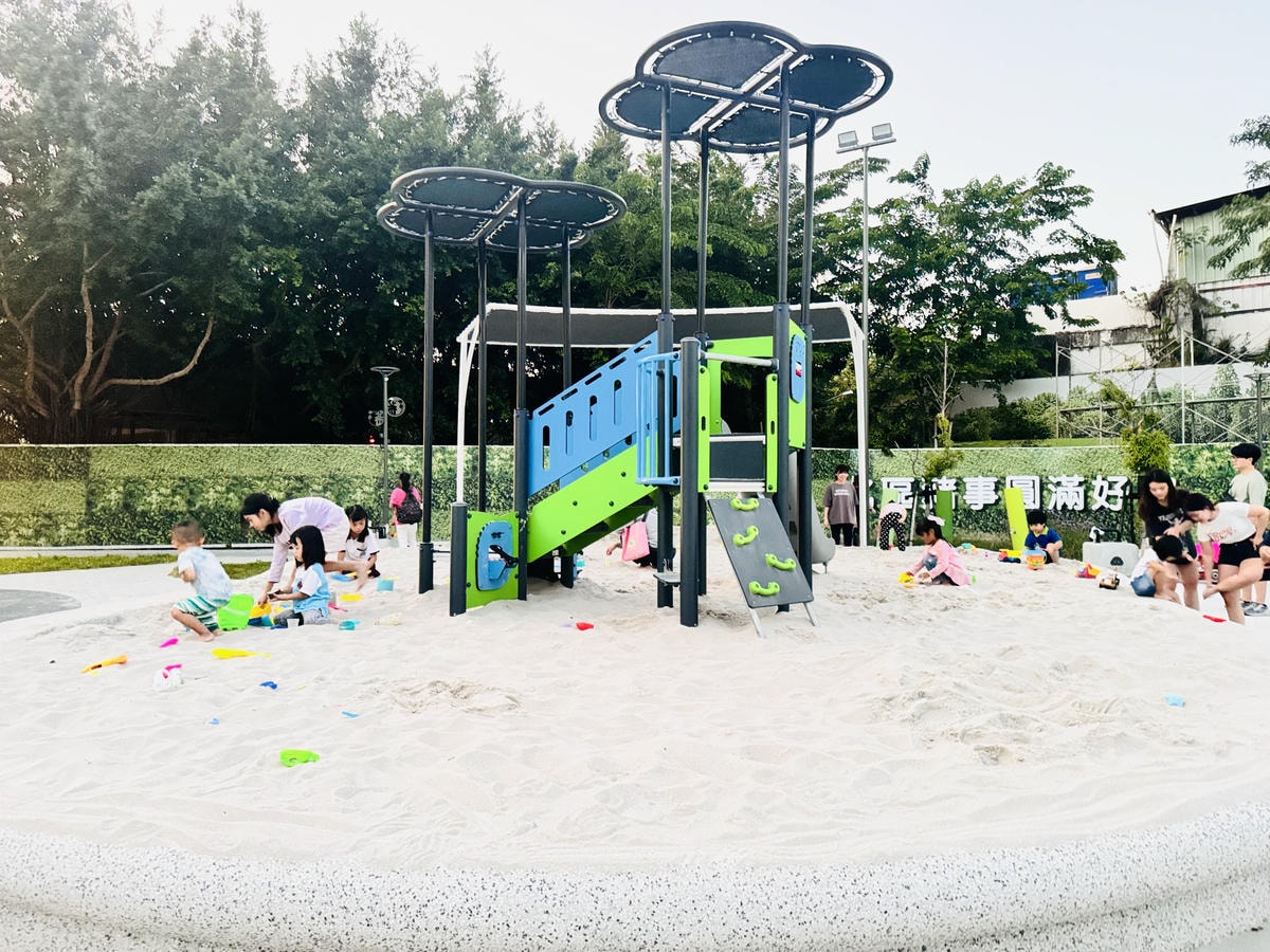 ★台中親子景點推薦★台中最新特色遊戲場『豬事圓滿公園』,全台 ★台中親子景點推薦★台中最新特色遊戲場『豬事圓滿公園』,全台