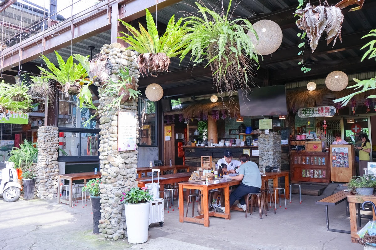 ★嘉義親子露營住宿推薦★『築夢森居』體驗一泊二食野奢露營車，