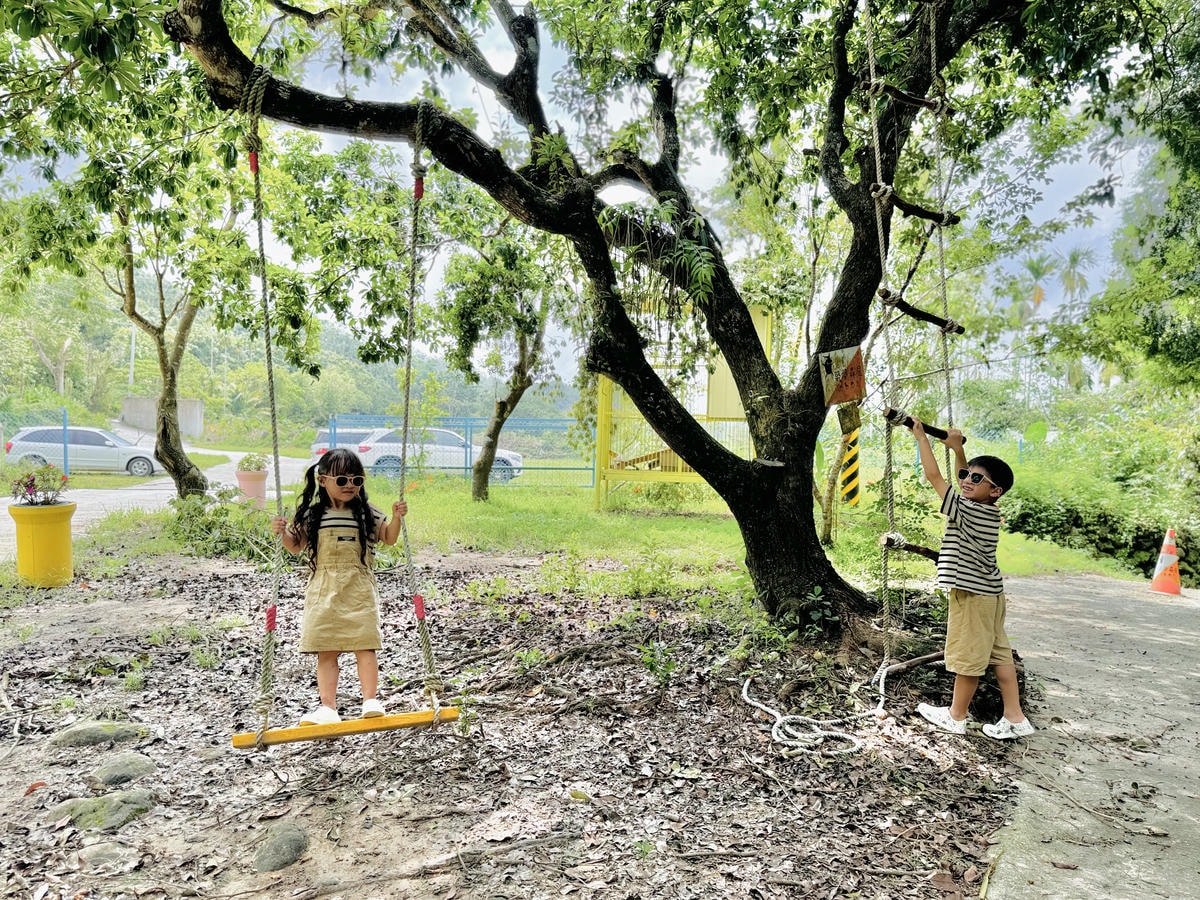 ★嘉義親子露營住宿推薦★『築夢森居』體驗一泊二食野奢露營車，
