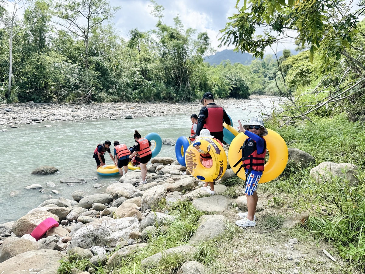 ★嘉義親子露營住宿推薦★『築夢森居』體驗一泊二食野奢露營車，