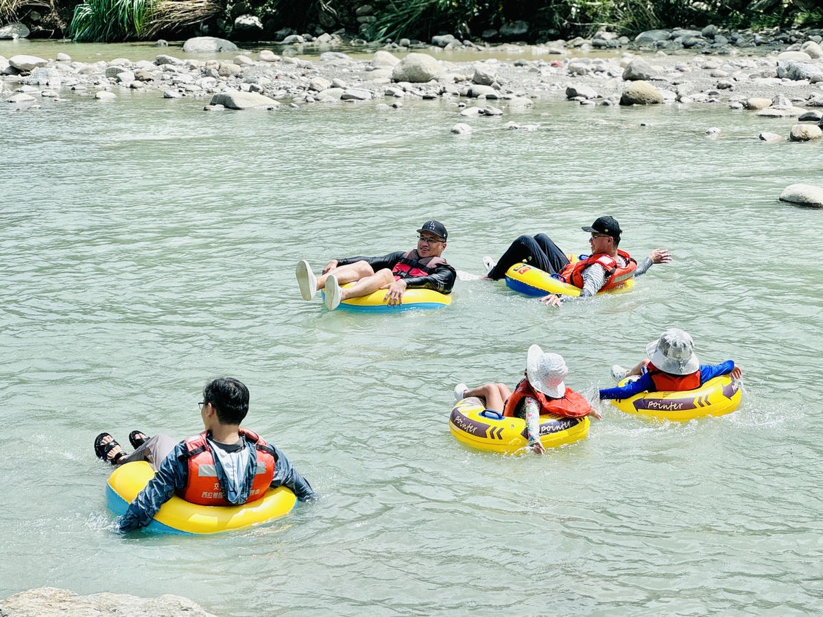 ★嘉義親子露營住宿推薦★『築夢森居』體驗一泊二食野奢露營車，