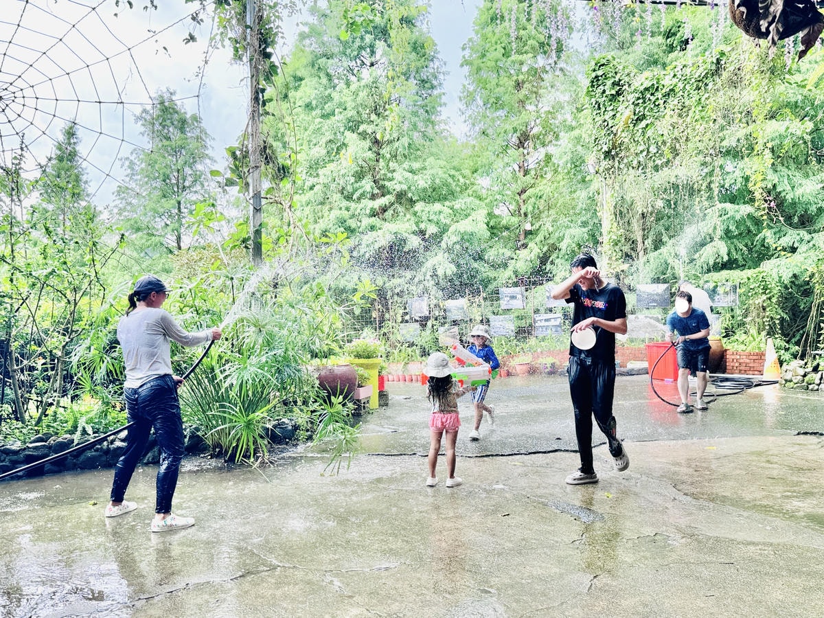 ★嘉義親子露營住宿推薦★『築夢森居』體驗一泊二食野奢露營車，