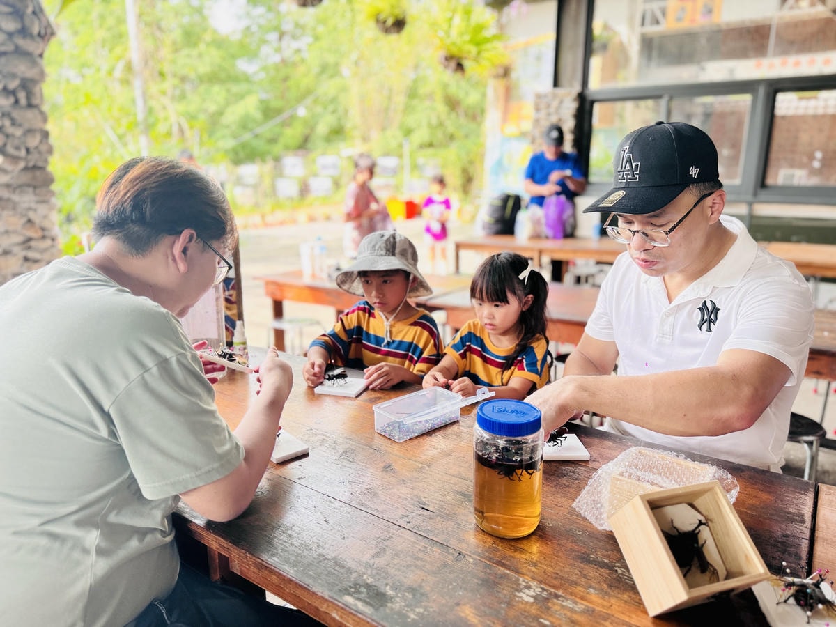 ★嘉義親子露營住宿推薦★『築夢森居』體驗一泊二食野奢露營車，