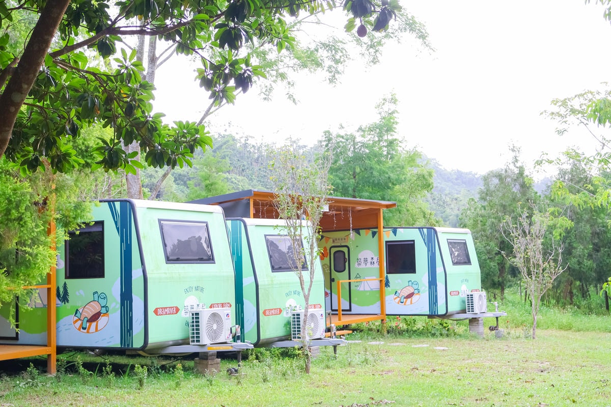 ★嘉義親子露營住宿推薦★『築夢森居』體驗一泊二食野奢露營車，