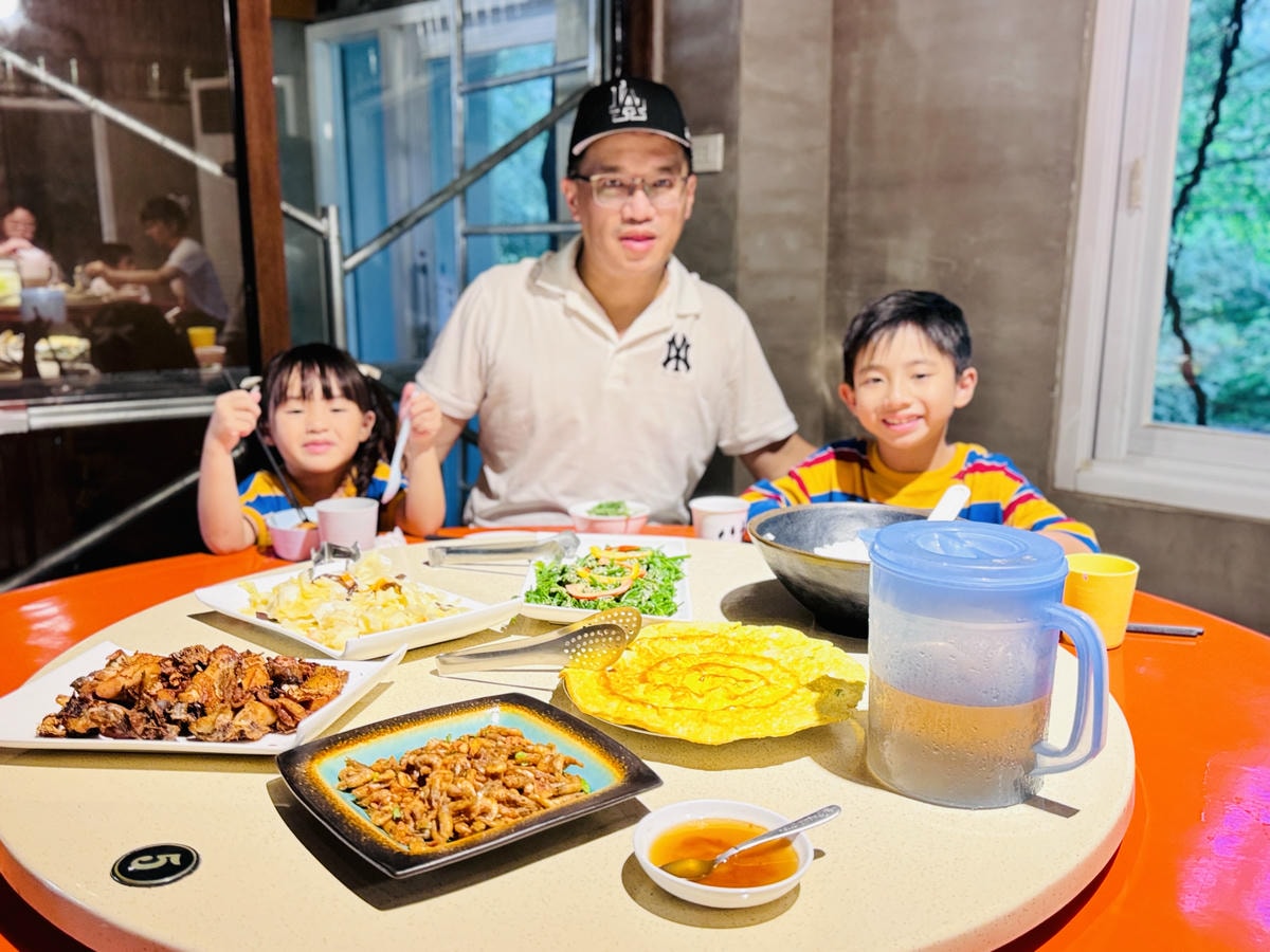 ★嘉義親子露營住宿推薦★『築夢森居』體驗一泊二食野奢露營車，