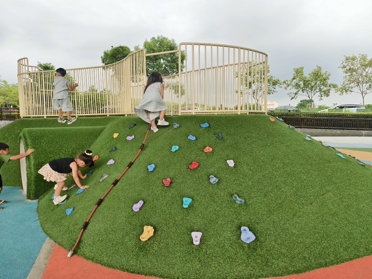 ★彰化親子景點推薦★田中滑步車公園,隱藏在高鐵橋下放電秘境, ★彰化親子景點推薦★田中滑步車公園,隱藏在高鐵橋下放電秘境,